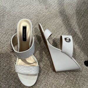 WHBM white violette size 9.5 sandal